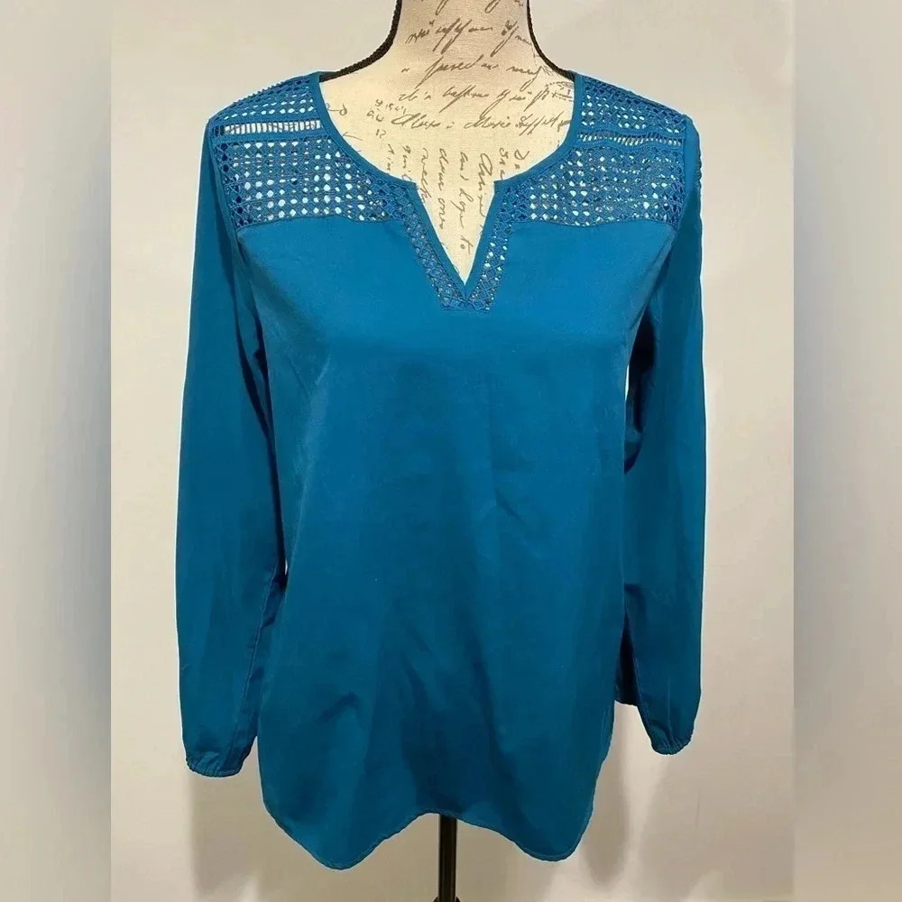 Bass Crochet Lace long sleeve blouse. Teal. Size Small